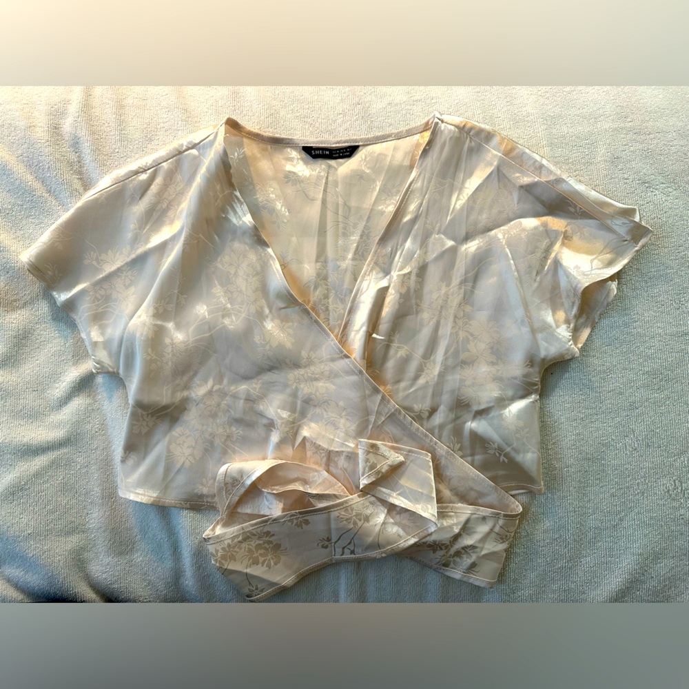 SHEIN Cream Floral Patterned Wrap Top
